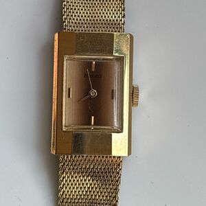 1978 Working Seiko Winding Rectangle Face Mesh Women’s Vintage Watch Time Piece